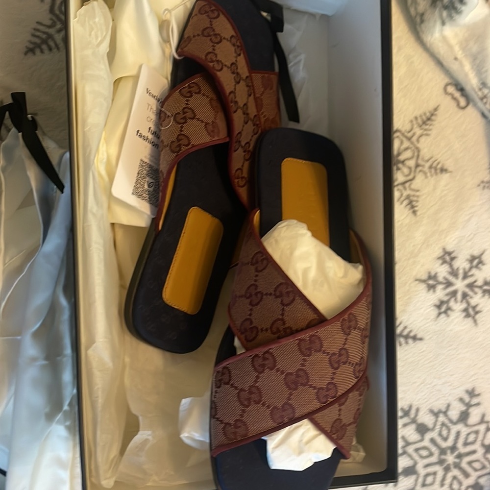 Gucci unisex slippers